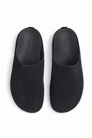 Black Slip-Ons aus Wildleder