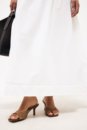 Taupe Wildleder-Pantoletten