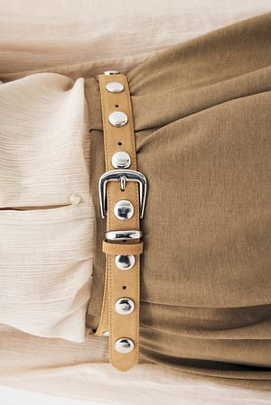 Light Beige Ceinture en daim à clous