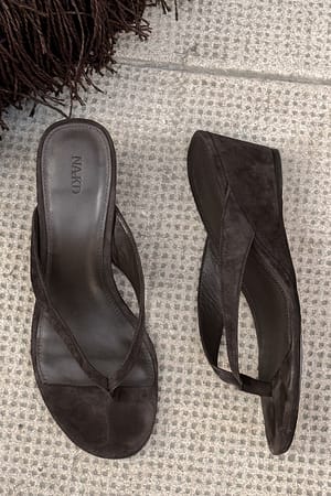 Dark Brown Keilabsatzschuhe aus Wildleder