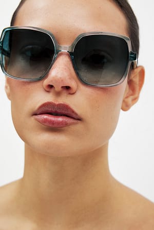 Light Blue Acetat-Sonnenbrille mit schmalem Rand
