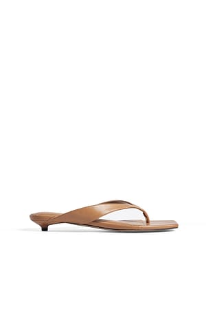 Camel Teenslipper Mini Hakken