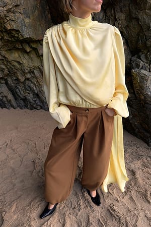 Butter Cape Detail Volumen Top