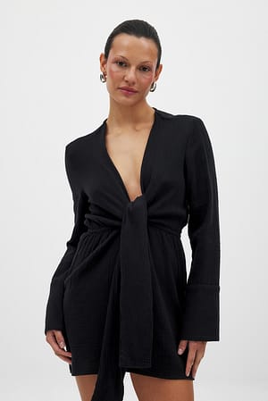 Black Vestido camisero con detalles torcidos en la parte delantera