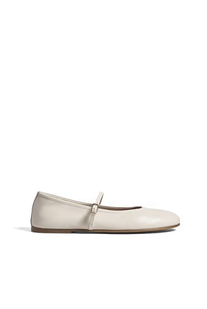 Offwhite Ballerinasko i skinn uten fôr