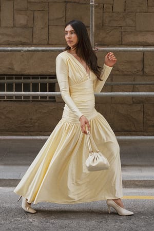Light Yellow Vestido maxi drapeado con escote en V