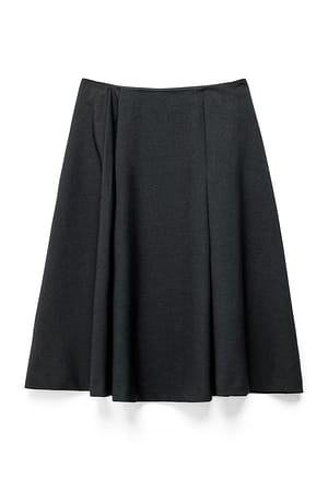 Washed Black Tilpasset midiskjørt med volum