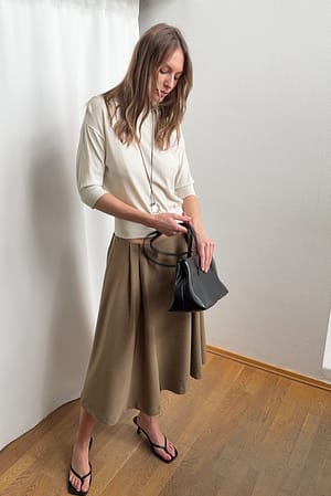 Khaki Green Tilpasset midiskjørt med volum