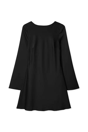 Black Satin-Minikleid mit Wasserfallrücken