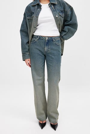 Vintage Wash Bred denim med middels liv og vasket ut farge