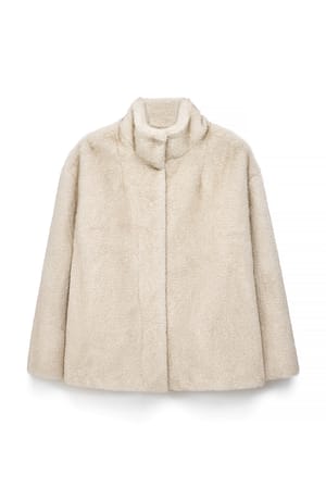 Light Beige Jakke i fuskepels med vide ermer