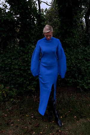 Blue Feines gestricktes Midi-Kleid