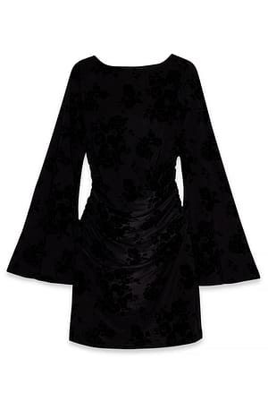 Black Minikleid mit weiten Ärmeln