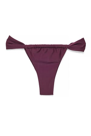 Aubergine drapierter Bikini-Slip mit weiten Trägern