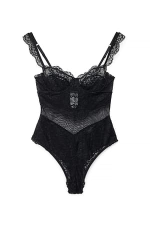 Black Bodysuit med brede stropper og blonder
