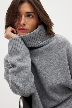 Dark Grey Rollkragenpullover aus Wolle