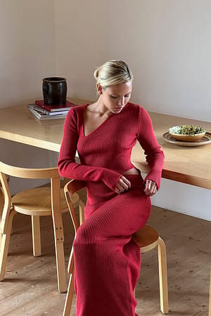 Red Strick-Maxikleid mit Cut-out-Details