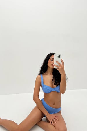 Blue Geripptes Bikini-Top