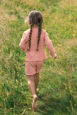 Dusty Pink Babylock ribbstickade ekologiska shorts