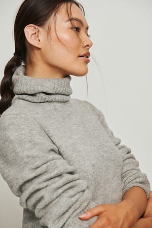 Grey Melange Sweater met gevouwen mouwen en hoge halslijn