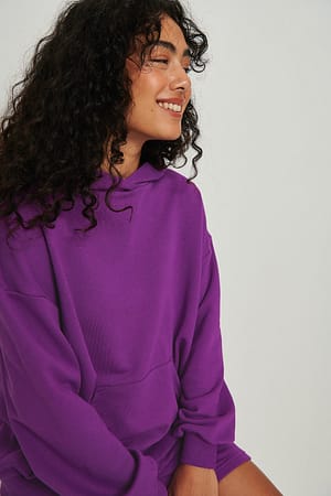 Purple Oversize-Kapuzenpullover mit Tasche aus ökologischem Material