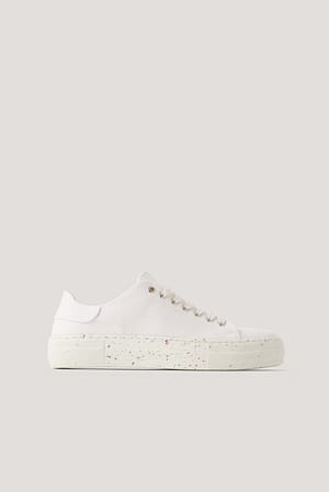 White Gerecyclede canvassneakers