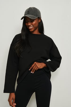 Black Bio-Pullover mit weiten Ärmeln