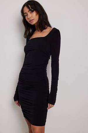 Black Kleid mit eckigem Ausschnitt