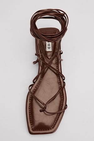 Chocolate Brown Flache Schuhe mit wadenhoher Schnürung