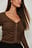 Gerecycleerd geribde top met sluitdetailGerecycleerd geribde top met sluitdetail